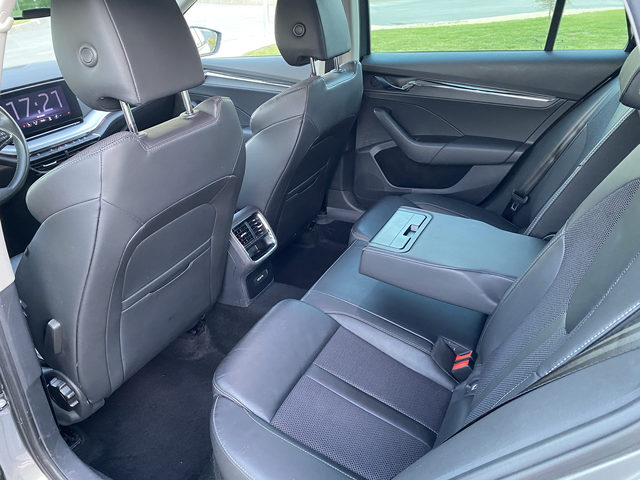 Skoda Octavia 2.0 TDI/ DSG/ Style+ - автомобили, коли, обяви за нови и употребявани 11