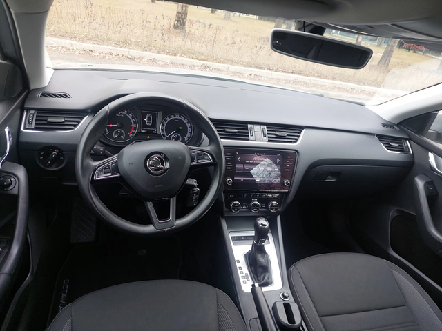 Skoda Octavia 2, 0TDI NAVI DSG - автомобили, коли, обяви за нови и употребявани 5
