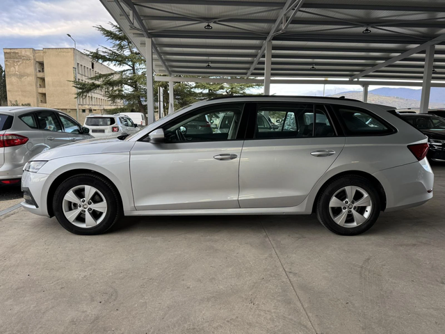 Skoda Octavia 2.0 TDI* 150ps* 170хл.км* DISTR* НАВИ* КАМЕРА - автомобили, коли, обяви за нови и употребявани 1