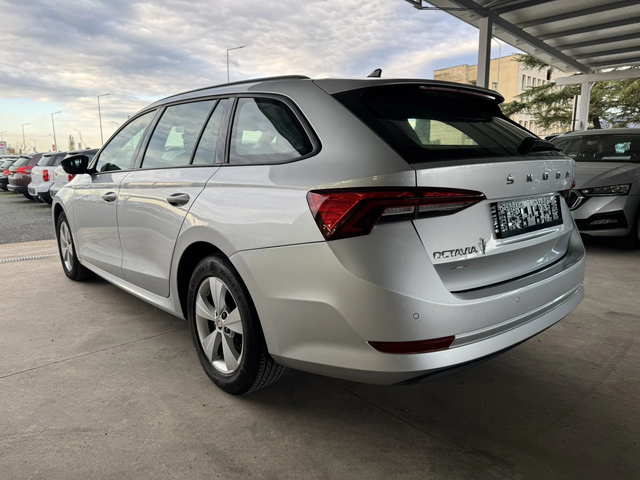 Skoda Octavia 2.0 TDI* 150ps* 170хл.км* DISTR* НАВИ* КАМЕРА - автомобили, коли, обяви за нови и употребявани 2