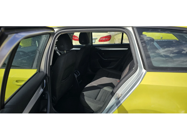 Skoda Octavia 1.6tdi* 110хил км* ГОТОВА ЗА ТАКСИ - автомобили, коли, обяви за нови и употребявани 8