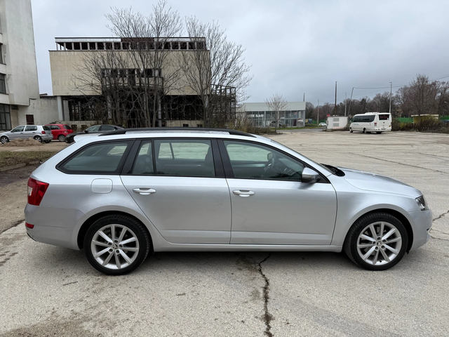 Skoda Octavia 2.0TDi / DSG / 4x4 - автомобили, коли, обяви за нови и употребявани 2
