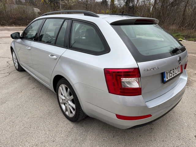 Skoda Octavia 2.0TDi / DSG / 4x4 - автомобили, коли, обяви за нови и употребявани 4