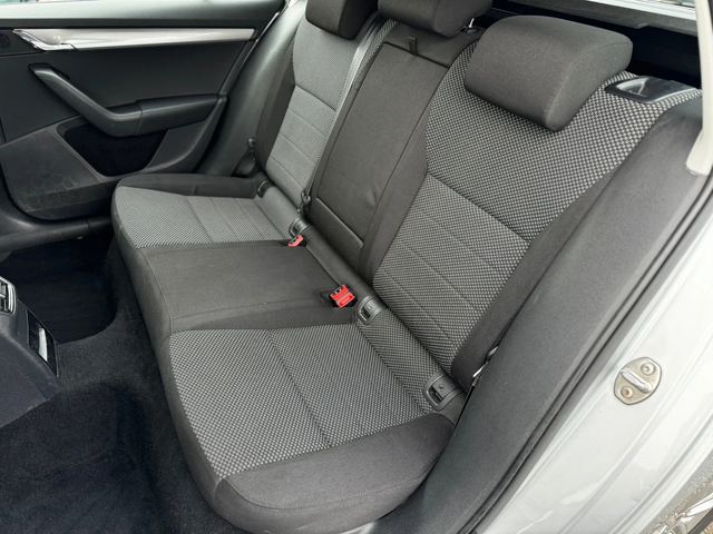 Skoda Octavia 1.6TDI 110kc сервизна история - автомобили, коли, обяви за нови и употребявани 12