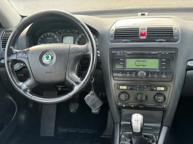 Skoda Octavia 2.0BMM/4x4/140kc/Laurin & Klement - автомобили, коли, обяви за нови и употребявани 11