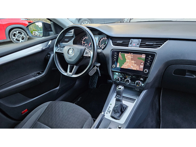 Skoda Octavia 1.6 TDI AVTOMAT/KLIMATRONIK/FACELIFT - автомобили, коли, обяви за нови и употребявани 9