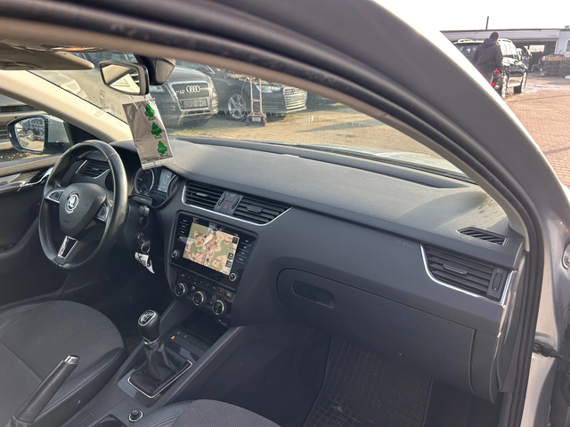 Skoda Octavia 2.0TDI NAVI/KOJA EURO 6 - автомобили, коли, обяви за нови и употребявани 9