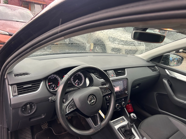 Skoda Octavia 1.6TDI NAVI EURO 6 - автомобили, коли, обяви за нови и употребявани 10