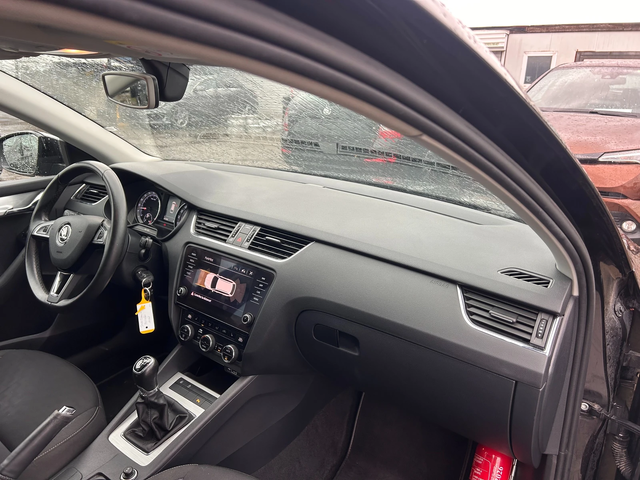 Skoda Octavia 1.6TDI NAVI EURO 6 - автомобили, коли, обяви за нови и употребявани 9