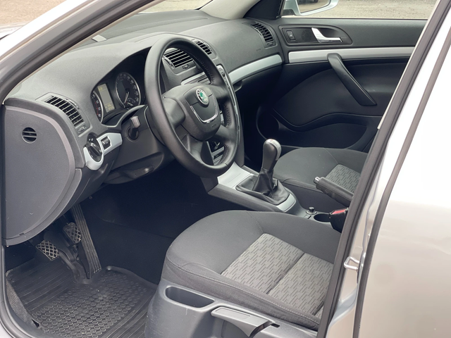 Skoda Octavia 1.6TDi 105к.с. - автомобили, коли, обяви за нови и употребявани 10
