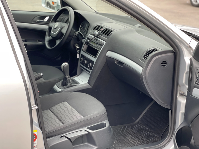 Skoda Octavia 1.6TDi 105к.с. - автомобили, коли, обяви за нови и употребявани 8