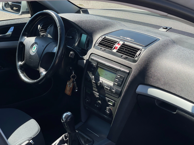 Skoda Octavia 1.6MPi LPG - автомобили, коли, обяви за нови и употребявани 8