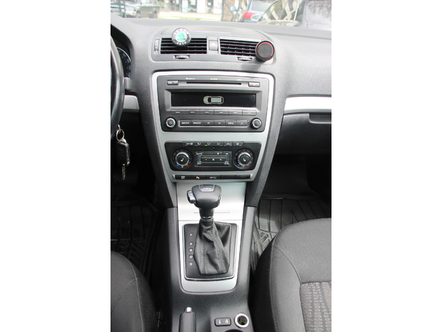 Skoda Octavia 1.8 TFSI AUTOMATIC  EURO 5А - автомобили, коли, обяви за нови и употребявани 10