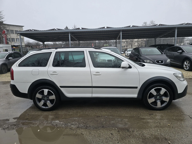 Skoda Octavia Scout 2.0TDI 140к.с 4x4 DSG - автомобили, коли, обяви за нови и употребявани 7