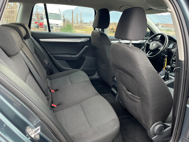 Skoda Octavia 1.4I-FEIS-NAVI-ITALIA - автомобили, коли, обяви за нови и употребявани 6