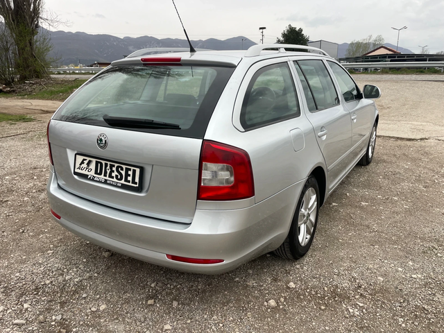 Skoda Octavia 1.6TDI-105-NAVI-ITALIA - автомобили, коли, обяви за нови и употребявани 8