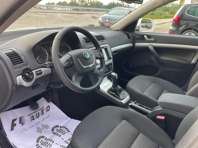 Skoda Octavia 2.0TDI-SCOUT-4x4-NAVI-ITALIA - автомобили, коли, обяви за нови и употребявани 12