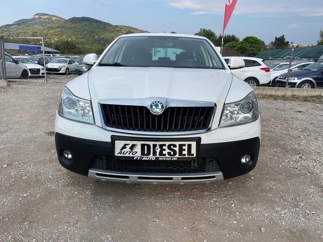 Skoda Octavia 2.0TDI-SCOUT-4x4-NAVI-ITALIA - автомобили, коли, обяви за нови и употребявани 1