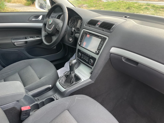 Skoda Octavia 2.0TDI-SCOUT-4x4-NAVI-ITALIA - автомобили, коли, обяви за нови и употребявани 4