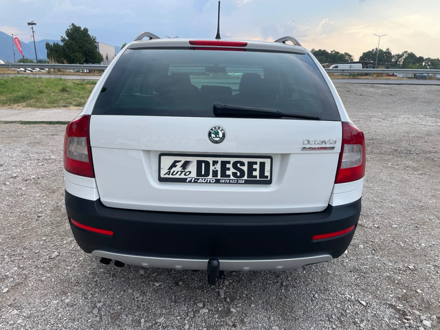 Skoda Octavia 2.0TDI-SCOUT-4x4-NAVI-ITALIA - автомобили, коли, обяви за нови и употребявани 9