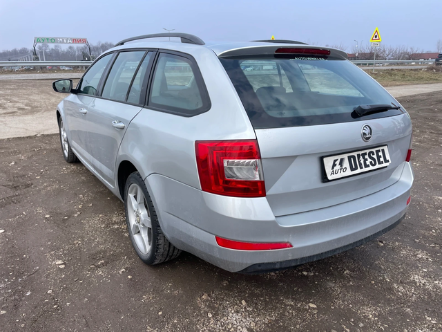 Skoda Octavia 1.6TDI-AVTOMAT - автомобили, коли, обяви за нови и употребявани 10