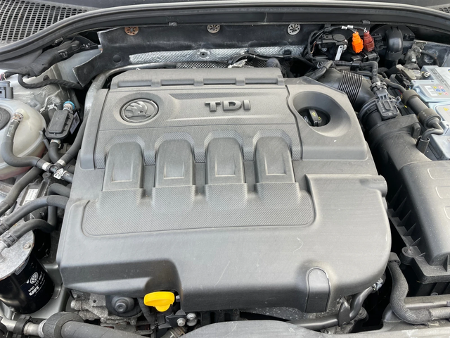 Skoda Octavia 1.6TDI-AVTOMAT - автомобили, коли, обяви за нови и употребявани 14