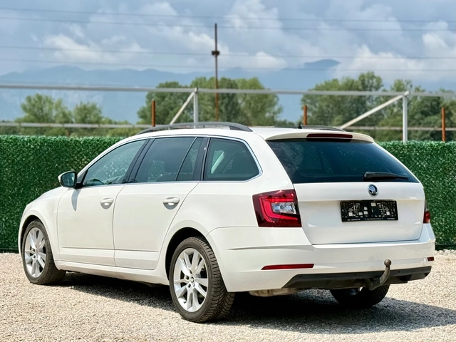 Skoda Octavia 2.0TDi /DSG/FULL LED/DISTRONIC/EURO 6 - автомобили, коли, обяви за нови и употребявани 6