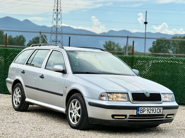Skoda Octavia 1.8i //Turbo - автомобили, коли, обяви за нови и употребявани 2