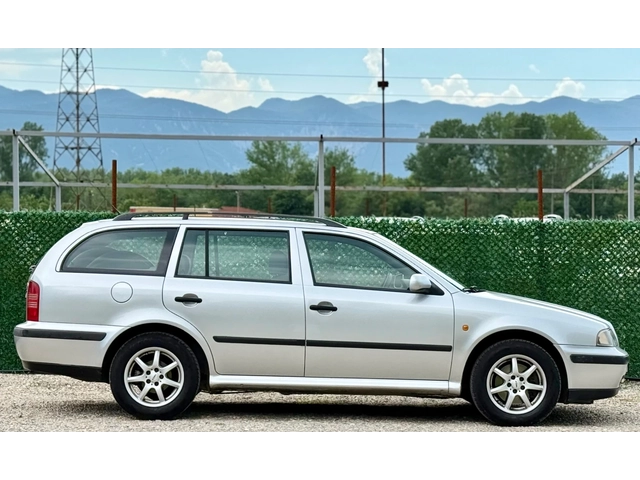 Skoda Octavia 1.8i //Turbo - автомобили, коли, обяви за нови и употребявани 3