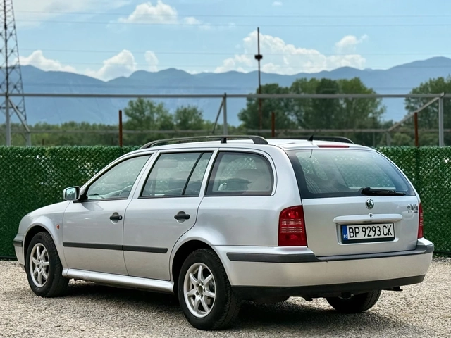 Skoda Octavia 1.8i //Turbo - автомобили, коли, обяви за нови и употребявани 6