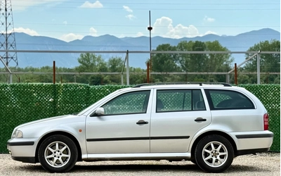 Skoda Octavia 1.8i //Turbo - автомобили, коли, обяви за нови и употребявани 7