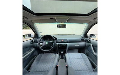 Skoda Octavia 1.8i //Turbo - автомобили, коли, обяви за нови и употребявани 9