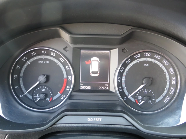 Skoda Octavia SCOUT 4x4 - автомобили, коли, обяви за нови и употребявани 10