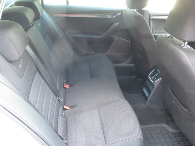 Skoda Octavia SCOUT 4x4 - автомобили, коли, обяви за нови и употребявани 12