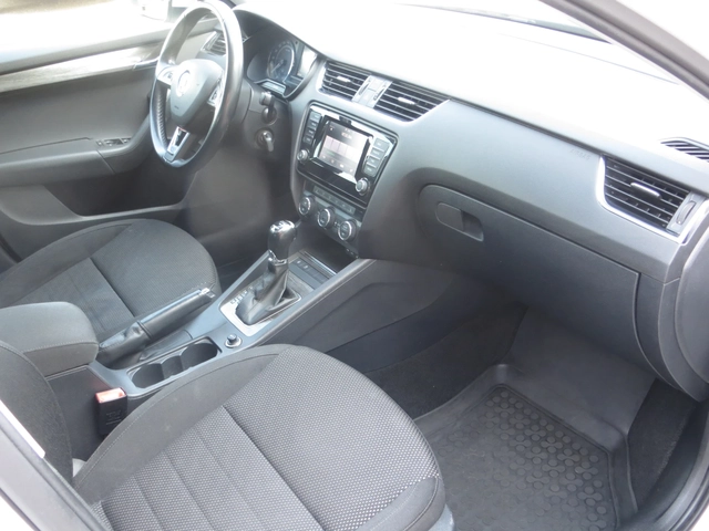 Skoda Octavia SCOUT 4x4 - автомобили, коли, обяви за нови и употребявани 13