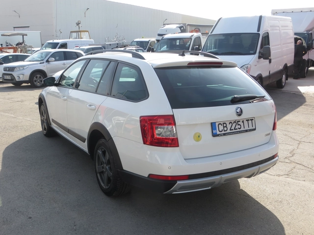 Skoda Octavia SCOUT 4x4 - автомобили, коли, обяви за нови и употребявани 2