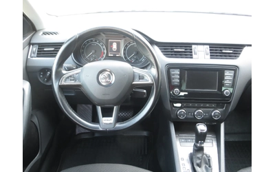 Skoda Octavia SCOUT 4x4 - автомобили, коли, обяви за нови и употребявани 7