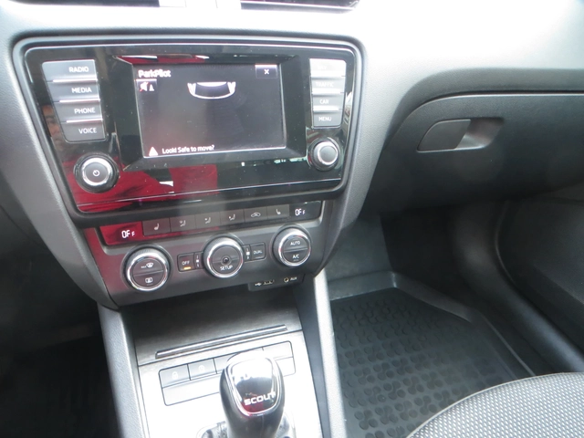 Skoda Octavia SCOUT 4x4 - автомобили, коли, обяви за нови и употребявани 9