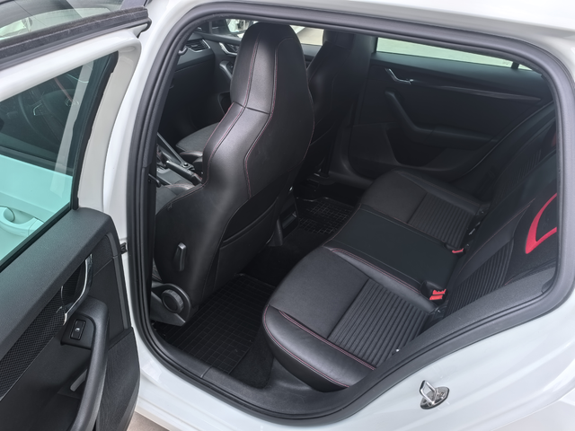 Skoda Octavia VRS - автомобили, коли, обяви за нови и употребявани 8