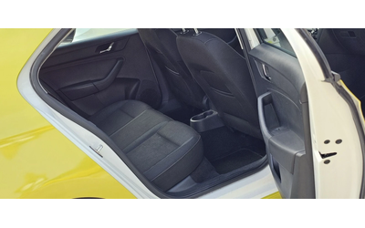 Skoda Rapid 1.6 Готова за такси - автомобили, коли, обяви за нови и употребявани 10
