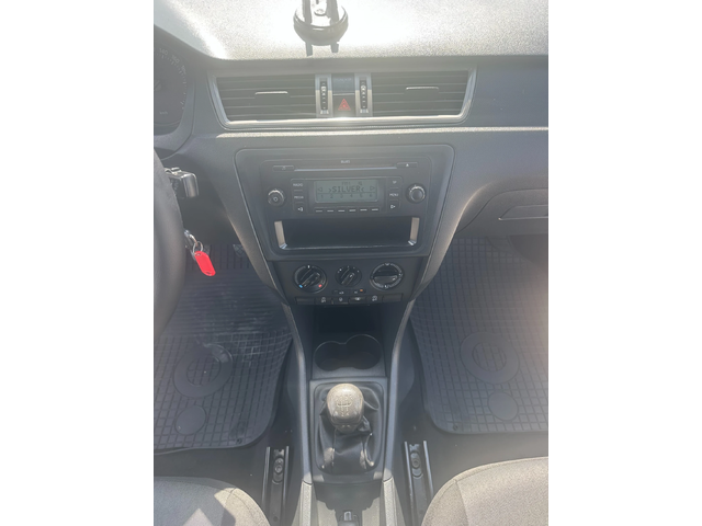 Skoda Rapid 1.6TDI 105kc EVRO5 - автомобили, коли, обяви за нови и употребявани 11