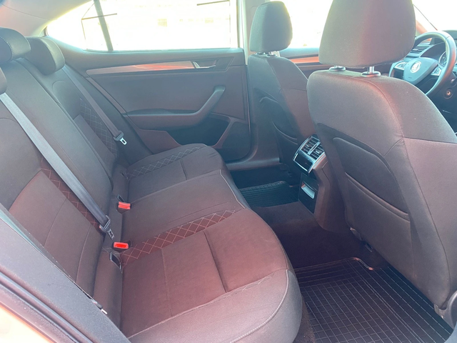 Skoda Superb KATO HOBA - автомобили, коли, обяви за нови и употребявани 12