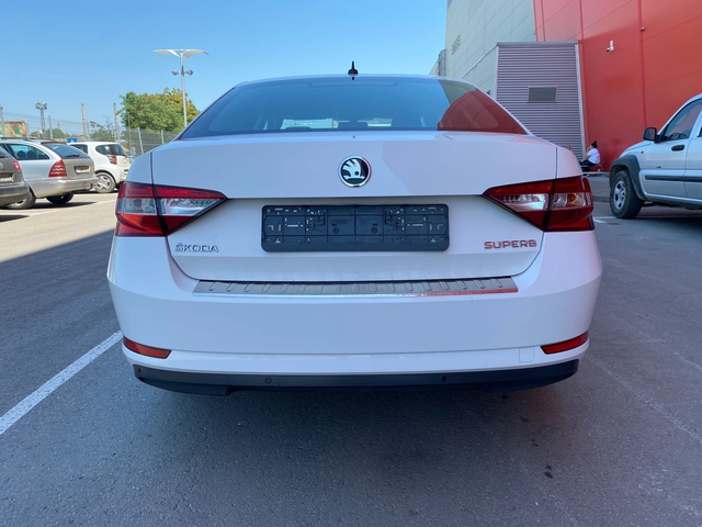 Skoda Superb KATO HOBA - автомобили, коли, обяви за нови и употребявани 5
