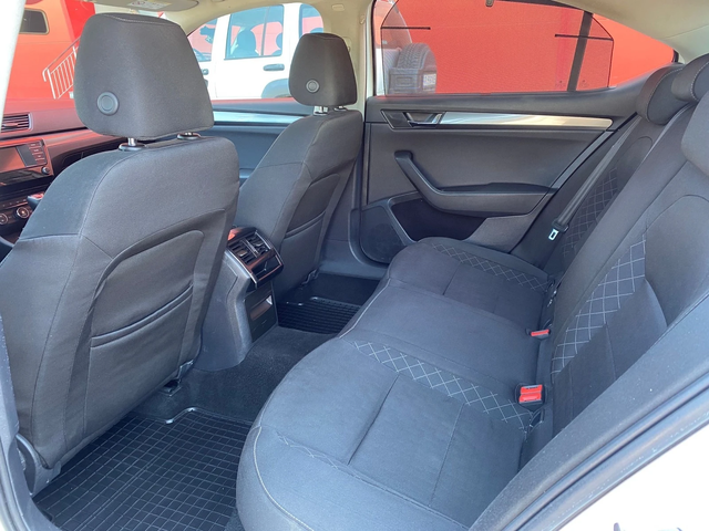 Skoda Superb KATO HOBA - автомобили, коли, обяви за нови и употребявани 9