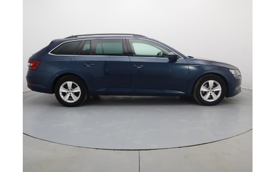 Skoda Superb - автомобили, коли, обяви за нови и употребявани 9