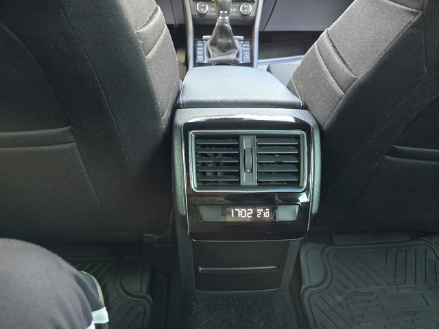 Skoda Superb 2.0 TDI (150 кс) - автомобили, коли, обяви за нови и употребявани 11