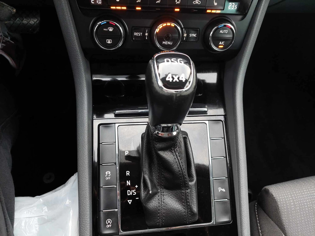 Skoda Superb 2, 0TDI 190ps 4x4 - автомобили, коли, обяви за нови и употребявани 13