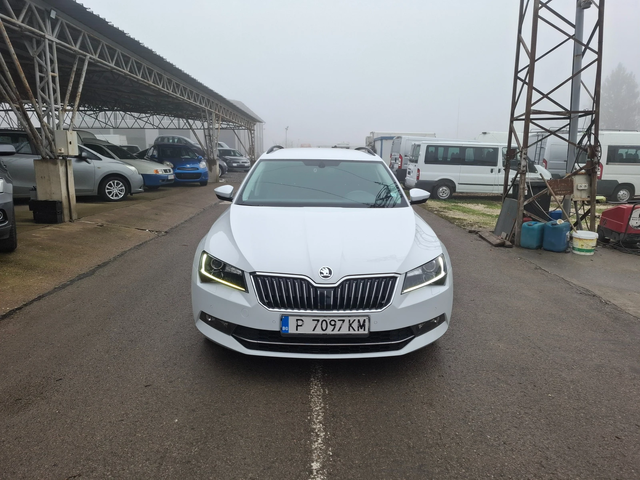 Skoda Superb 1.6TDI DSG Navi - автомобили, коли, обяви за нови и употребявани 0
