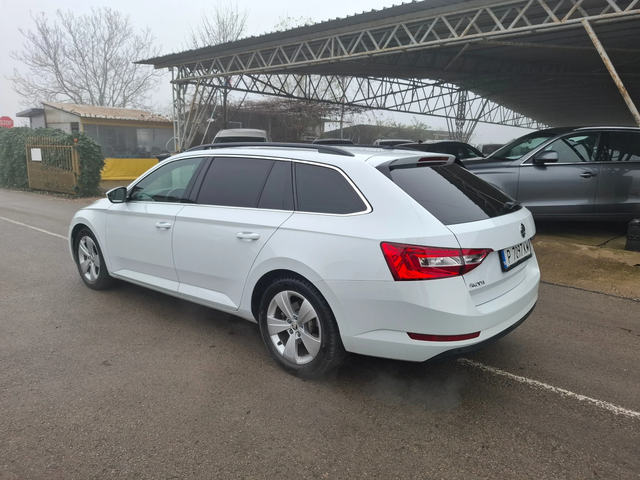Skoda Superb 1.6TDI DSG Navi - автомобили, коли, обяви за нови и употребявани 3