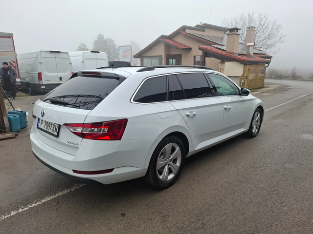 Skoda Superb 1.6TDI DSG Navi - автомобили, коли, обяви за нови и употребявани 4